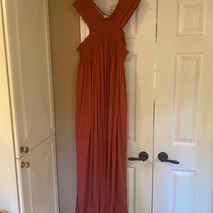 Super cute rust colored off shoulder maxi dress! NWT